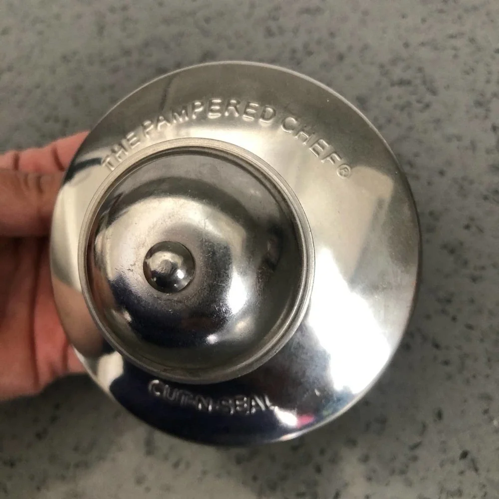 The Pampered Chef Cut-N-Seal Medium 3.5